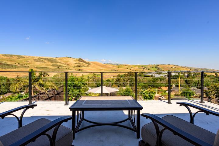 Silicon Valley Stay | 4 bd 3 bth | Scenic Luxury gallery image 5