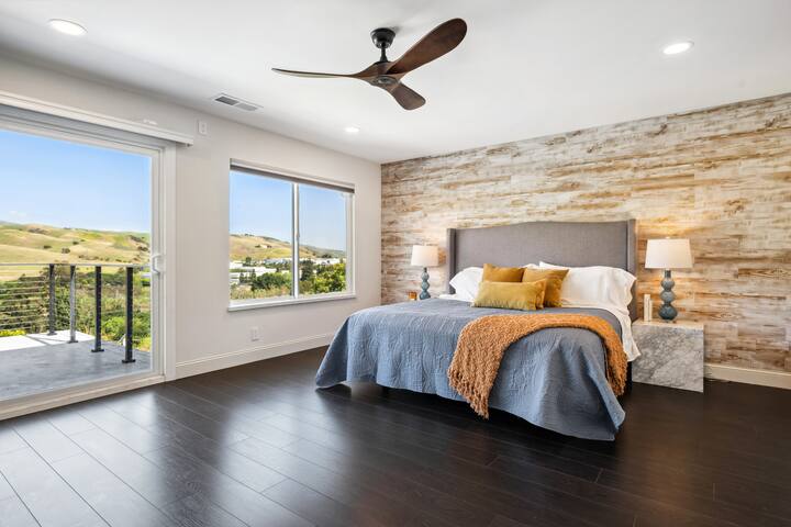 Silicon Valley Stay | 4 bd 3 bth | Scenic Luxury gallery image 2