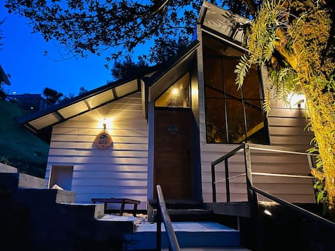Escondido Oak Deluxe Cabin