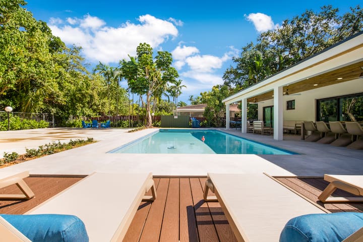 Miami Shores Villa* New Luxe Home With Pickleball! - Miami, FL