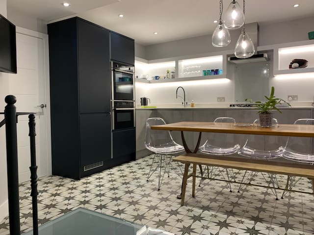 Stylish Mews House near Hyde Park & Oxford Street gallery image 4