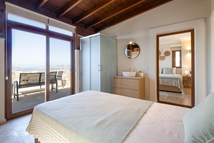 4. spavaća soba s privatnom kupaonicom, uz glavnu spavaću sobu.