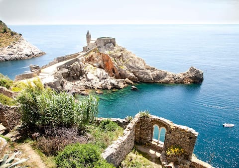 Sea view - in the historic center of Portovenere