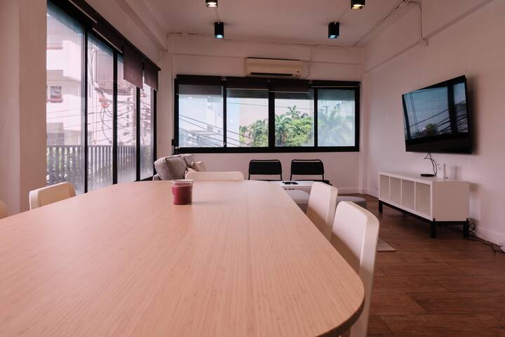 Cozy Spacious 3BR near Lumphinipark and MRT gallery image 3