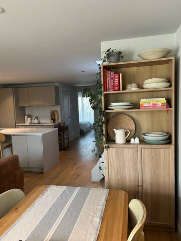 Modern Amsterdam Apartment with Rooftop Terrace gallery image 5