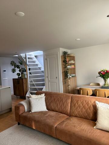 Modern Amsterdam Apartment with Rooftop Terrace gallery image 2