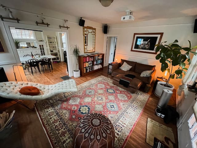 2Bd Bungalow with backyard sauna, by Alberta Arts