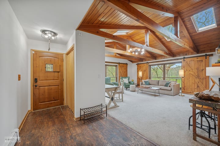 Little Rock Woods Retreat - Plano, IL