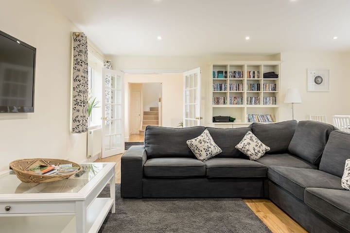 New Forest Cottage - Sleeps 17 - Hampshire