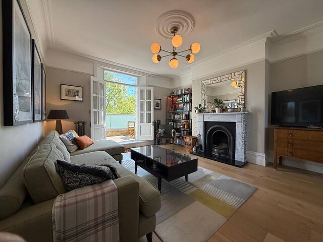 Wimbledon Park 3BR | Patio | Near Tennis Club gallery image 2