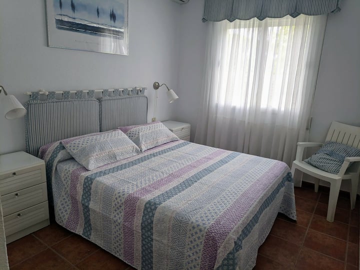 Dormitorio principal (cama 150 x 190) y baño en suite