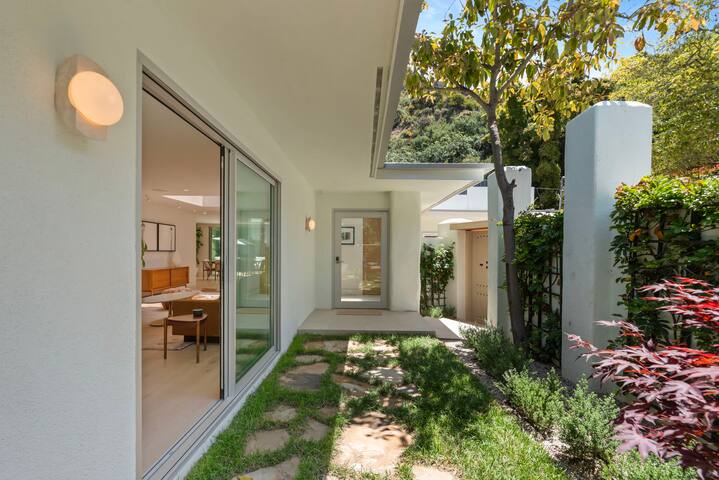 Beverly Hills Mid-Century love gallery image 2