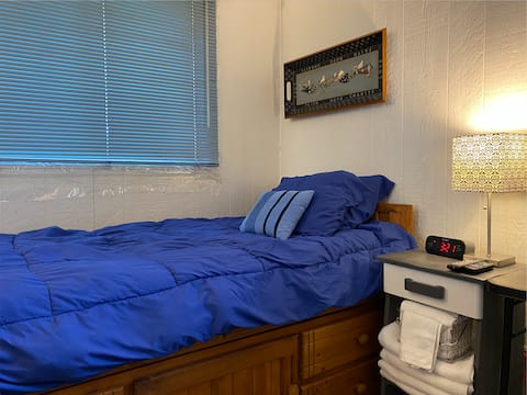 Schaumburg Oasis with home amenities