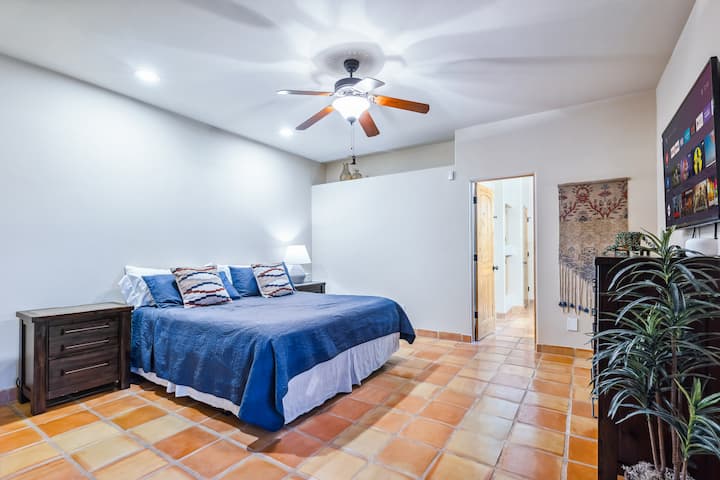 Bedroom 1: Cal King, Smart TV, access to backyard, ensuite bathroom