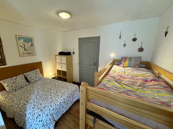 Chumba cha kulala cha 2, kitanda 140 + vitanda 2 katika 90