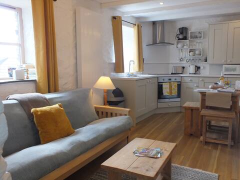 Top Airbnb: Charming Cornish Country Hideaway in Perranzabuloe