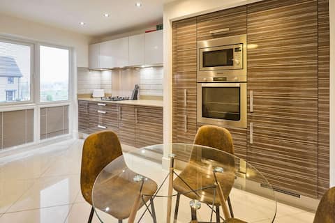 Modern Home with Garden, Corby