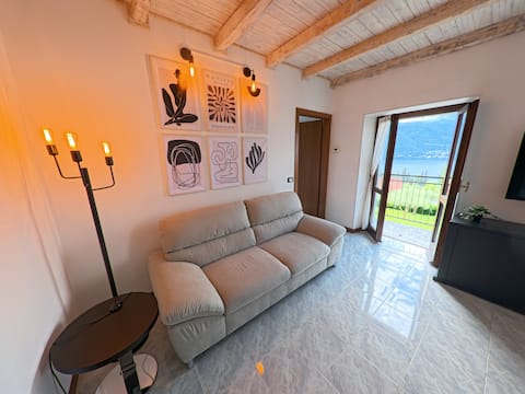 Proprietà Airbnb di successo: Casa Panorama – Lake view terrace- Moto Parking a Lierna
