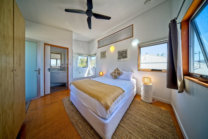 Dhoma kryesore e gjumit "Queen" në katin e sipërm.