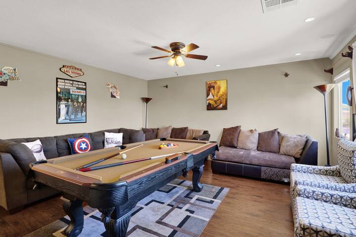 Tropical 4BR Oasis w/ Pool & Jacuzzi Near Strip! gallery image 5