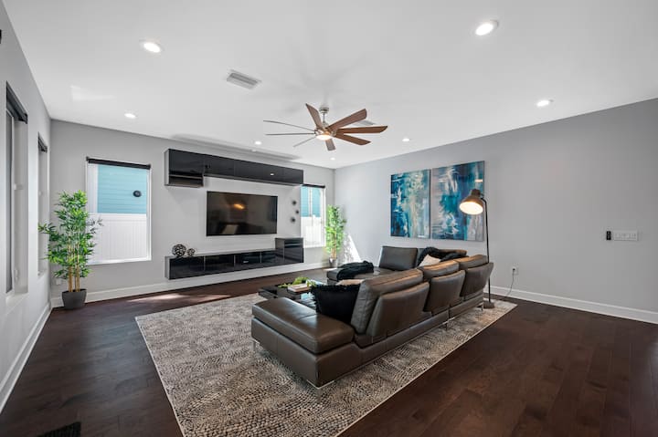 New-lux Tpa Home W/pool/spa & Game Room-sleeps 16 - Tampa