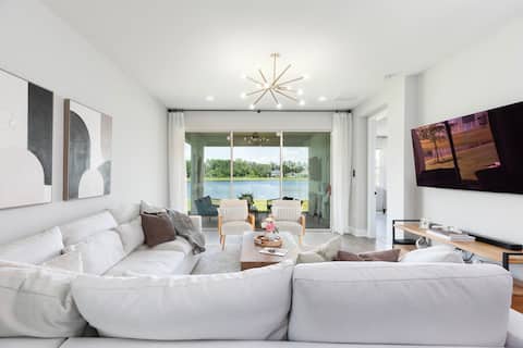 Luxury Escape on the Water