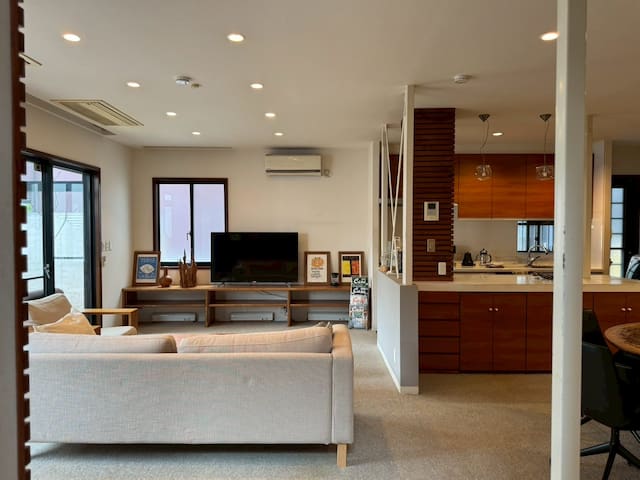 三軒茶屋/茶沢通り/お洒落な広々一軒家/最大8名/30畳LDK gallery image 3