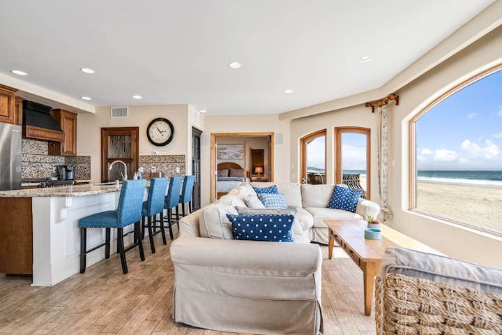 Oceanfront Villa gallery image 2