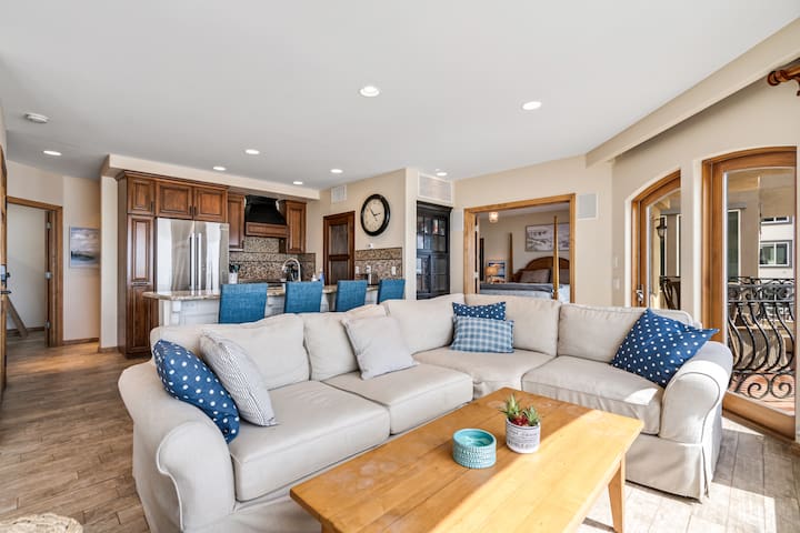 Oceanfront Villa gallery image 3