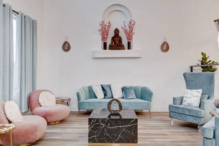 Bright & Modern Oasis | Spa, Pool, 10min to Strip