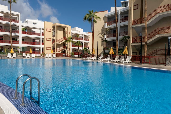Shared building swimming pool of the complex