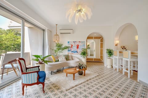 Sereno Santorini 2bhk Greek vibes w/ pvt jacuzzi