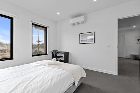 Comfortable Room in Central Burwood DeakinUni PLC