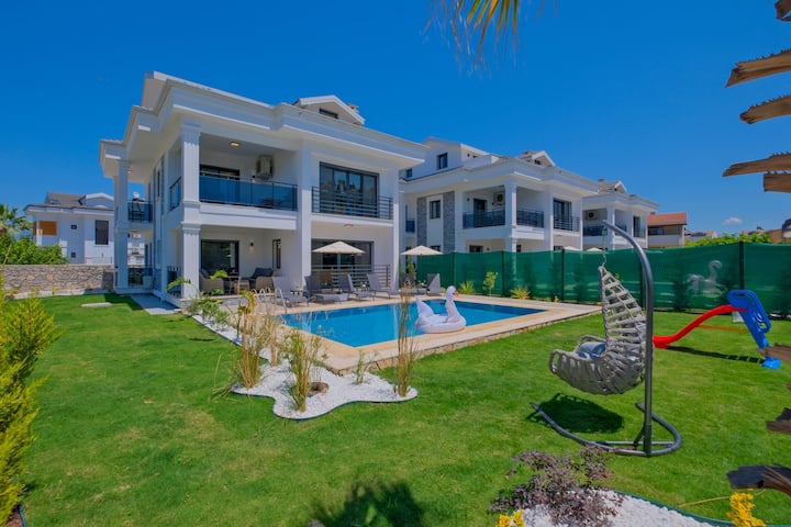 Geniş Bahçeli 9 Kişilik Modern Villa 48-2173 - Fethiye