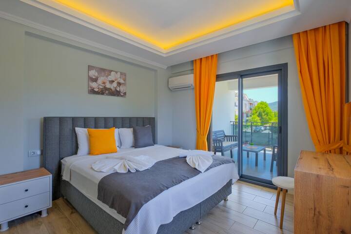 Geniş Bahçeli 9 Kişilik Modern Villa 48-2170 - Fethiye