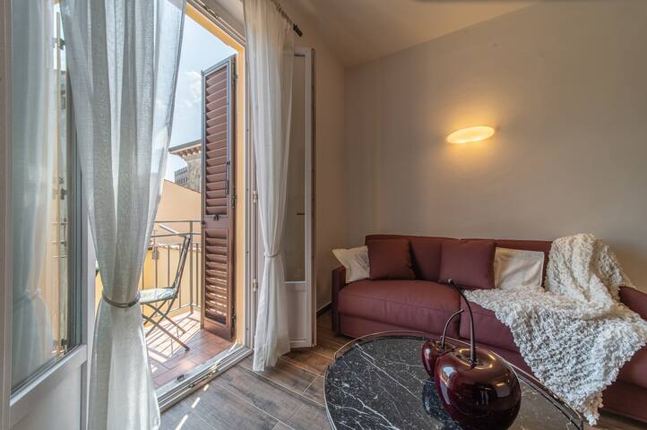 The Tower Glimpse gallery image 3