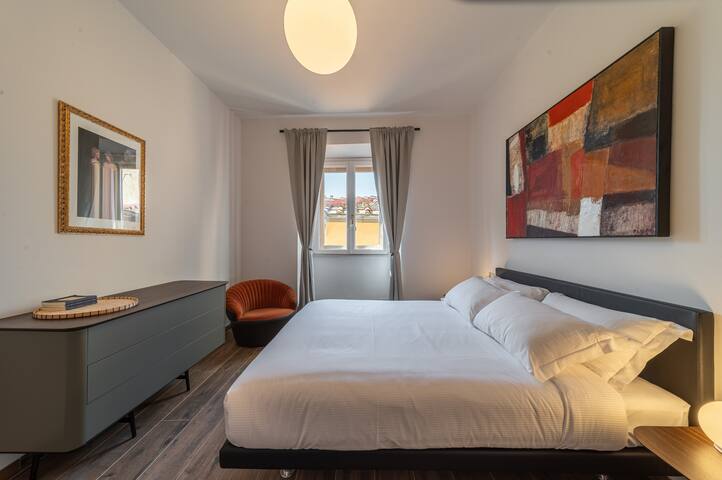 The Tower Glimpse gallery image 5