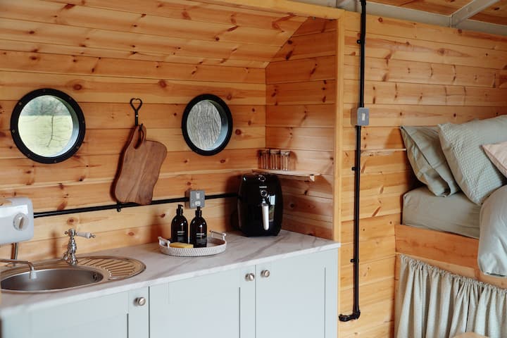Self-catering Shepherds Hut In Northumberland - Northumberland