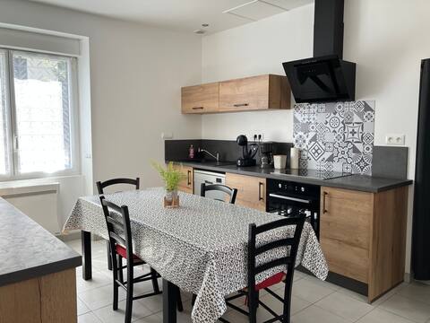 Popular Airbnb listing: Townhouse with outdoor space in Vitré