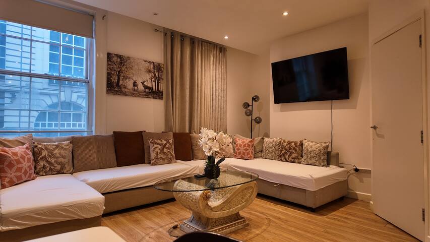 Spacious 3BHK in Haymarket Central London HAY01 gallery image 2