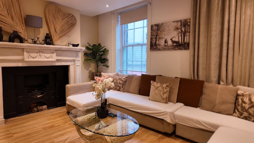 Spacious 3BHK in Haymarket Central London HAY01