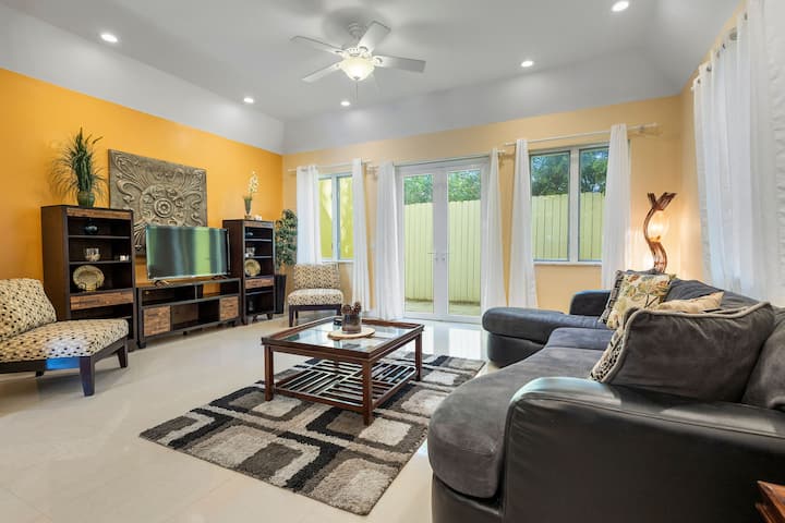 Gated Near Albany: 4bedroom - Nassau