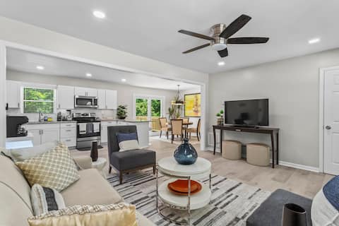 Spacious Mableton Home-Deck/Yard