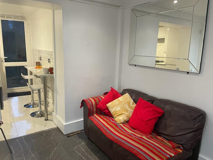 The Cozy Tartan Hideaway - Beckenham