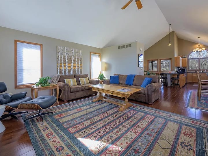 4 Bed 4 Bath On Bittersweet Cul-de-sac - Galena, IL