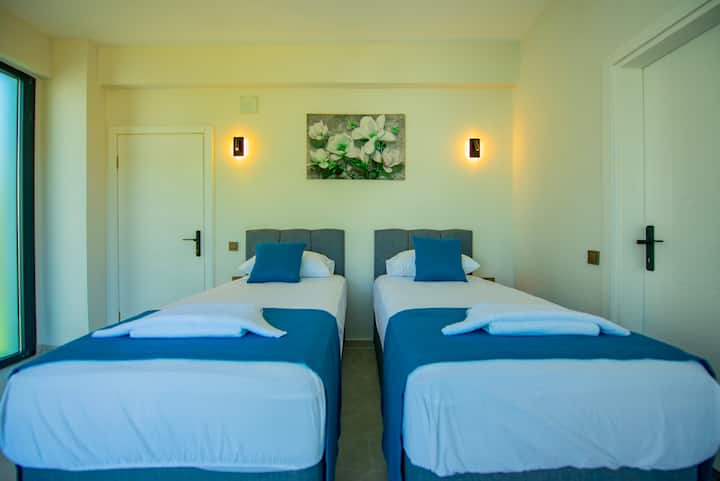 Müstakil Korunaklı 2+1 Villa - Turkey