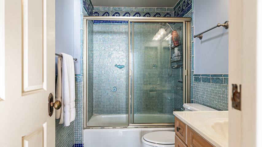 Sunny Beach Home, Walk to town gallery image 5