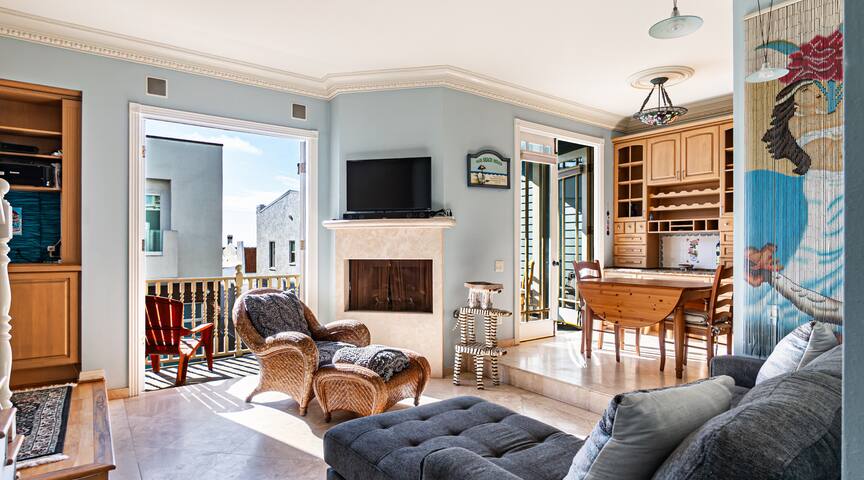 Sunny Beach Home, Walk to town gallery image 2