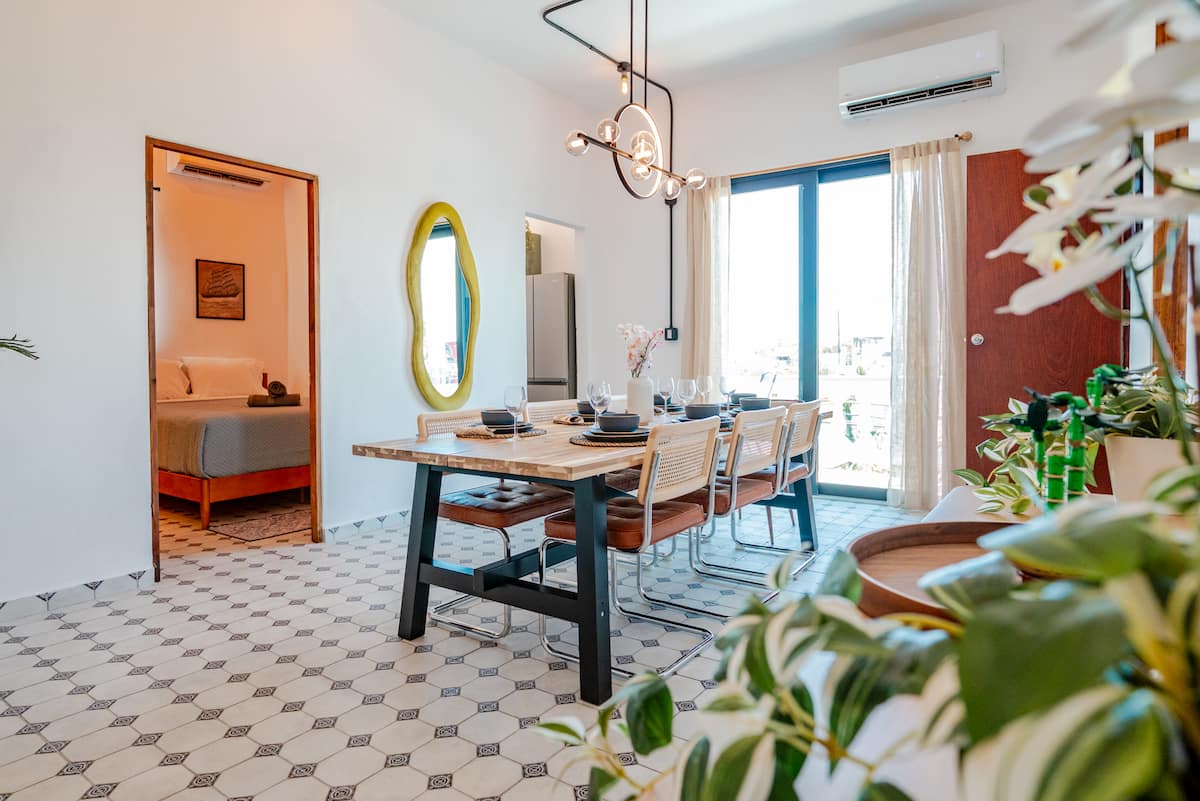 Casa Flores Lavanda living and dining area