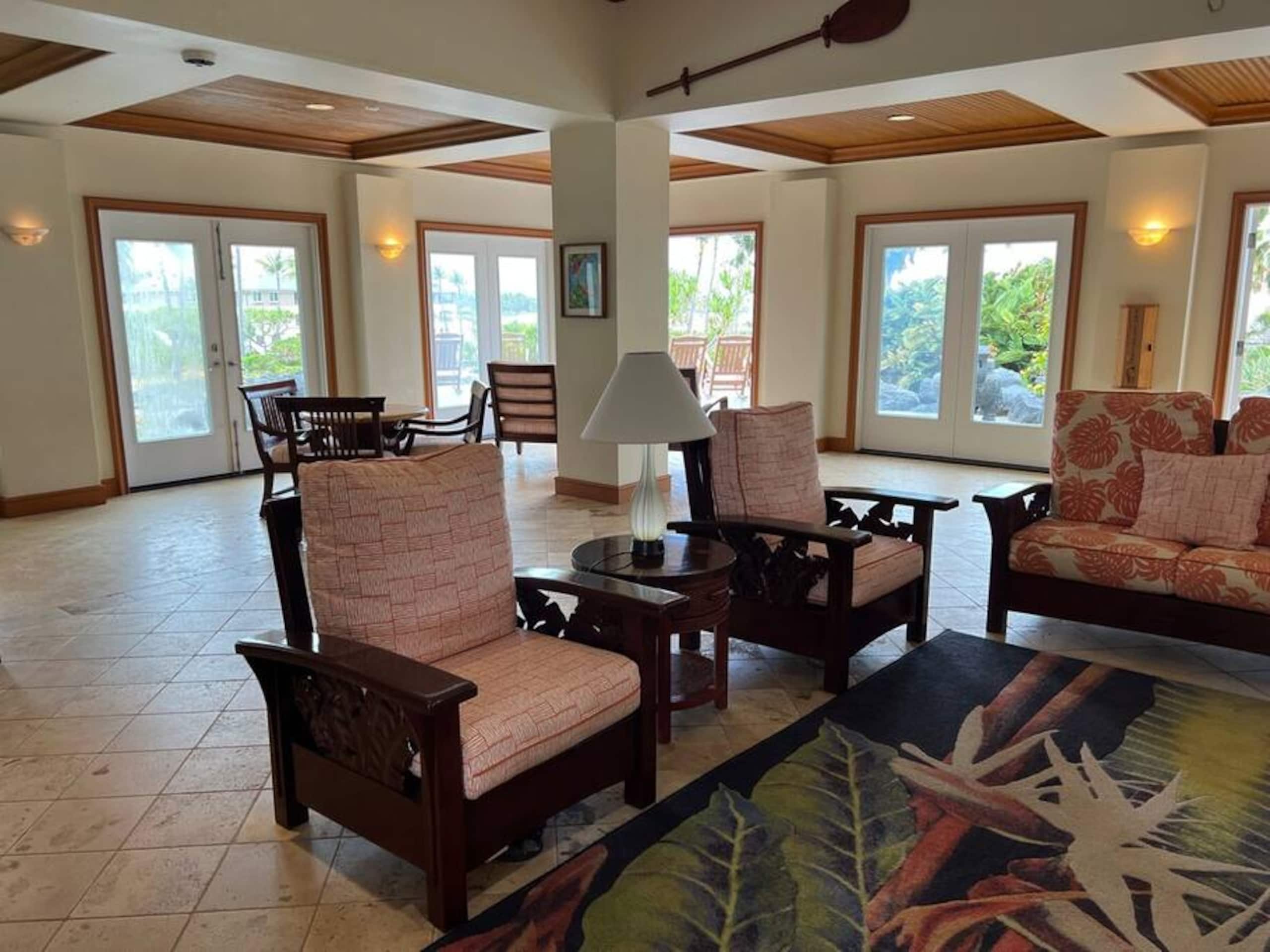 Garden View Suite w/ Patio & Full Kitchen - Image 3